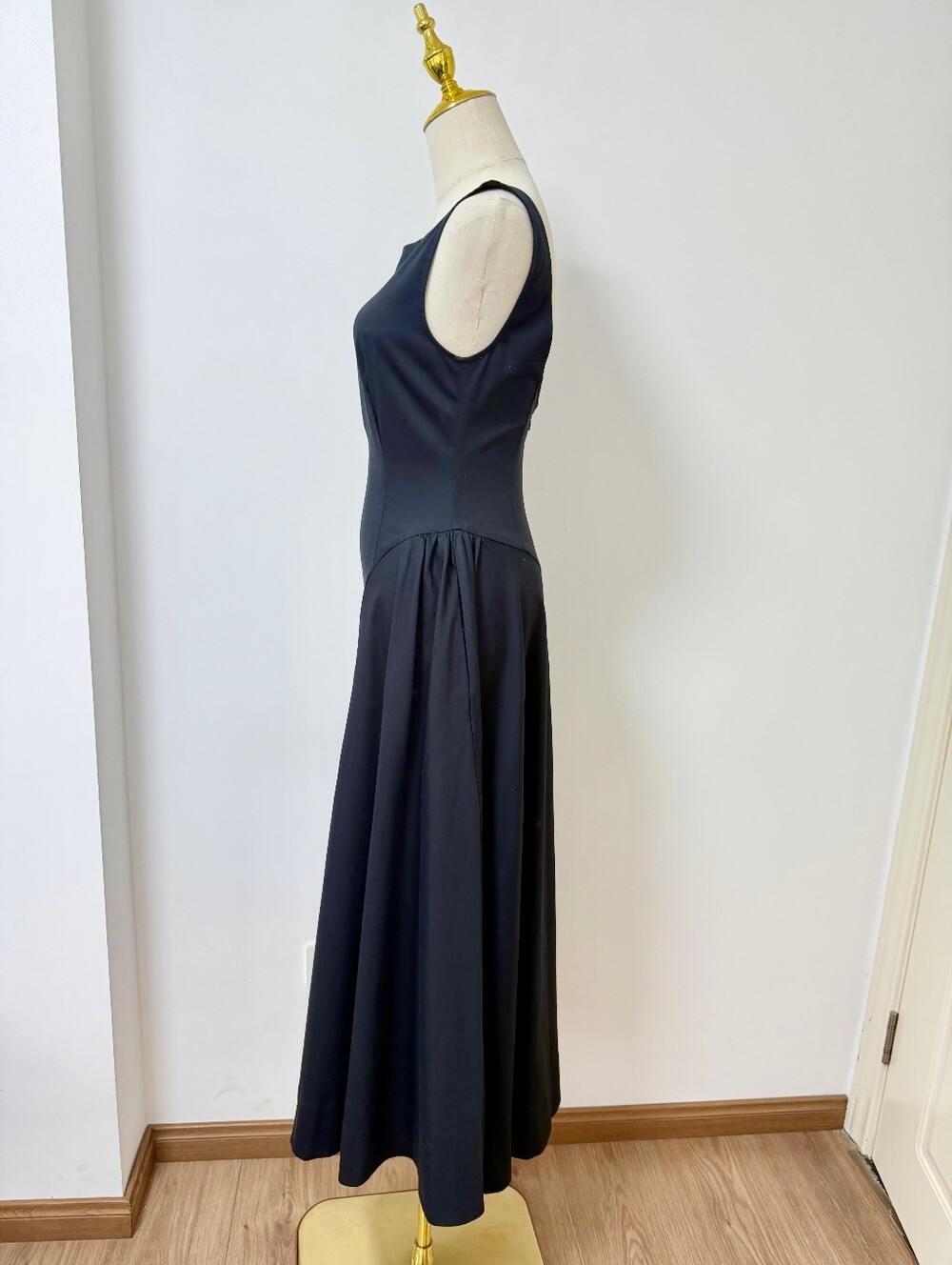 Helsa Stretch Cotton Sateen Midi Dress in Black - Picture 8 of 12